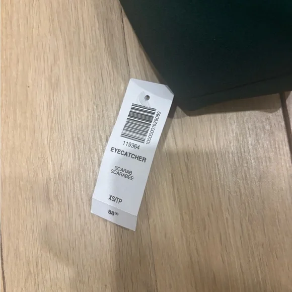 Aritzia Eyecatcher Top - NWT - Picture 2 of 3